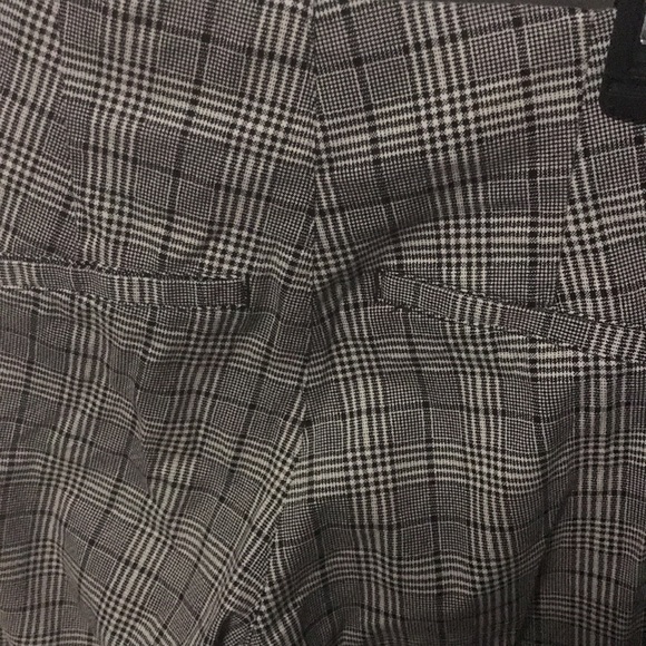 Old navy black and white plaid stretch ankle pant size 6 - Picture 2 of 5